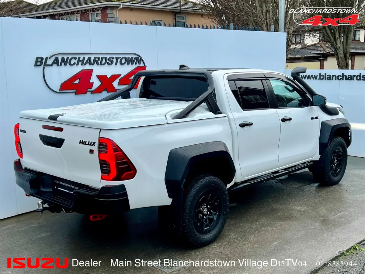 TOYOTA HILUX GAZOO RACING GR AUTOMATIC - Image 2