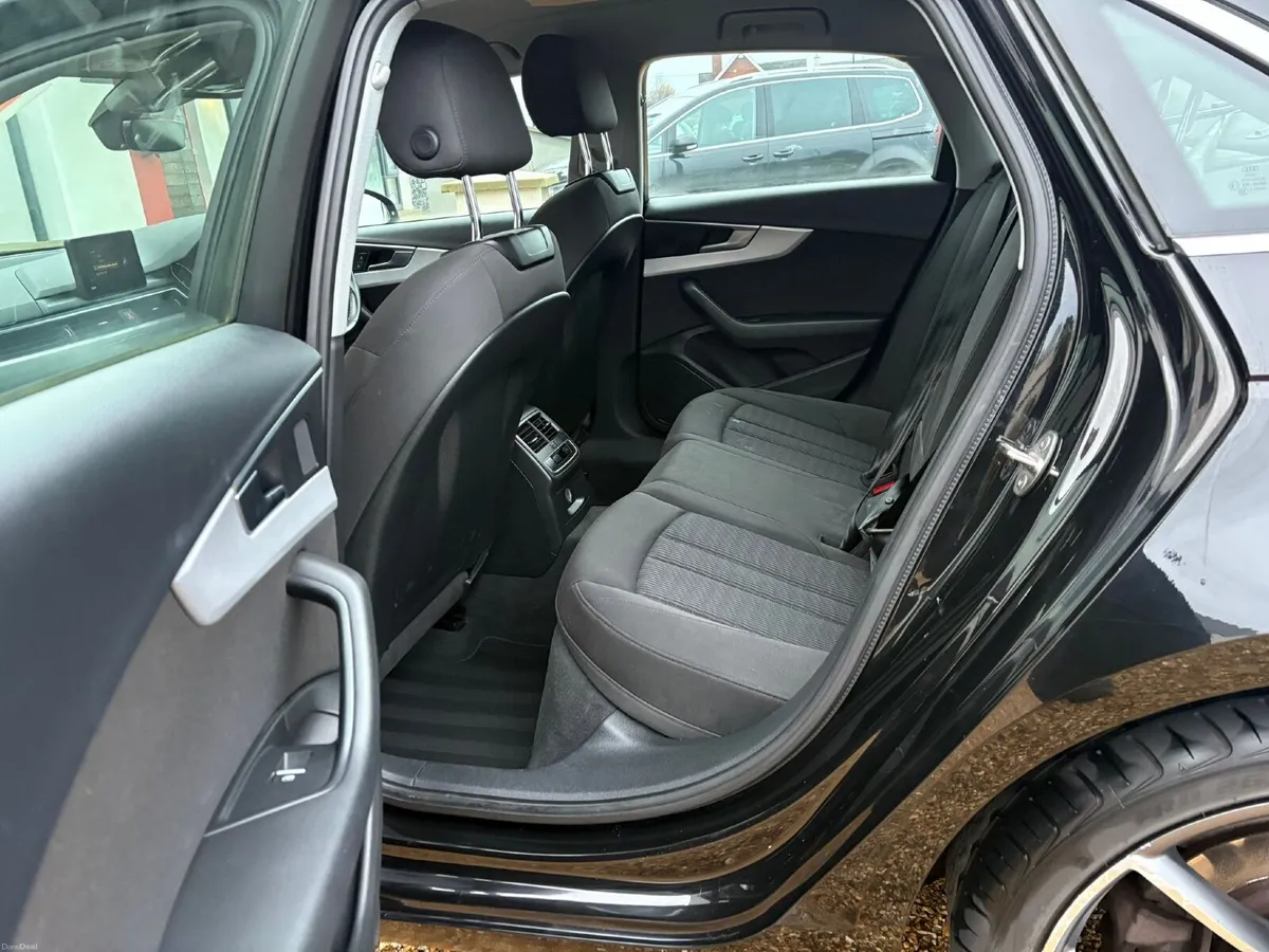 Audi A4 2018 - Image 2