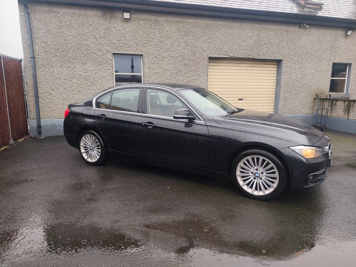 BMW 318D. Luxury tiny km 2013 - Image 3