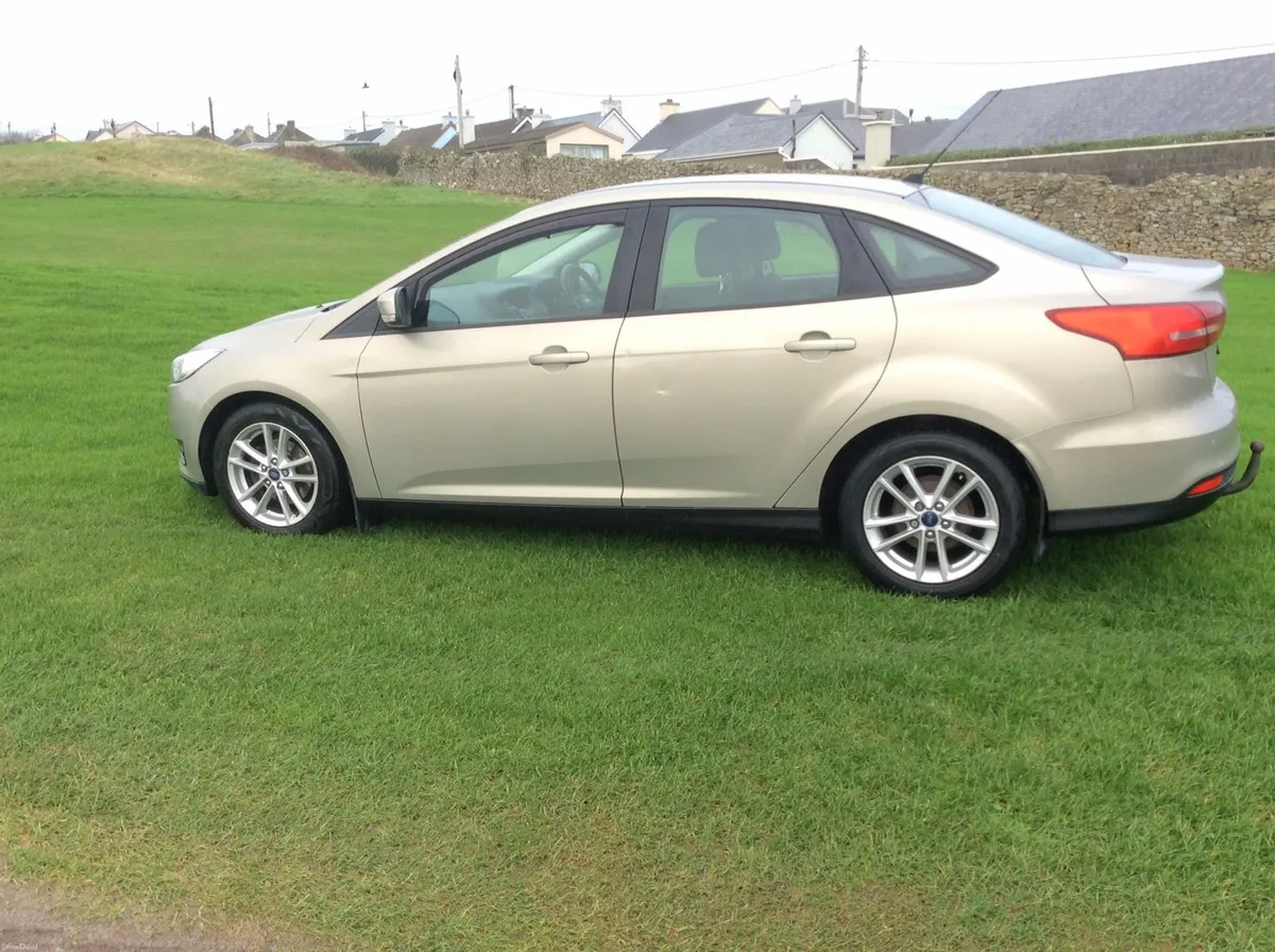 Ford Focus style 1.6 TDCI 95PS 4DR - Image 2