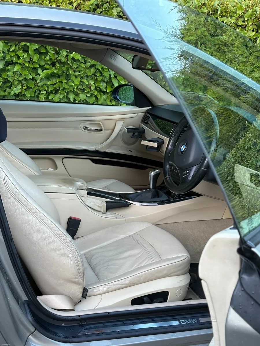 BMW 3-Series 2008 - Image 2