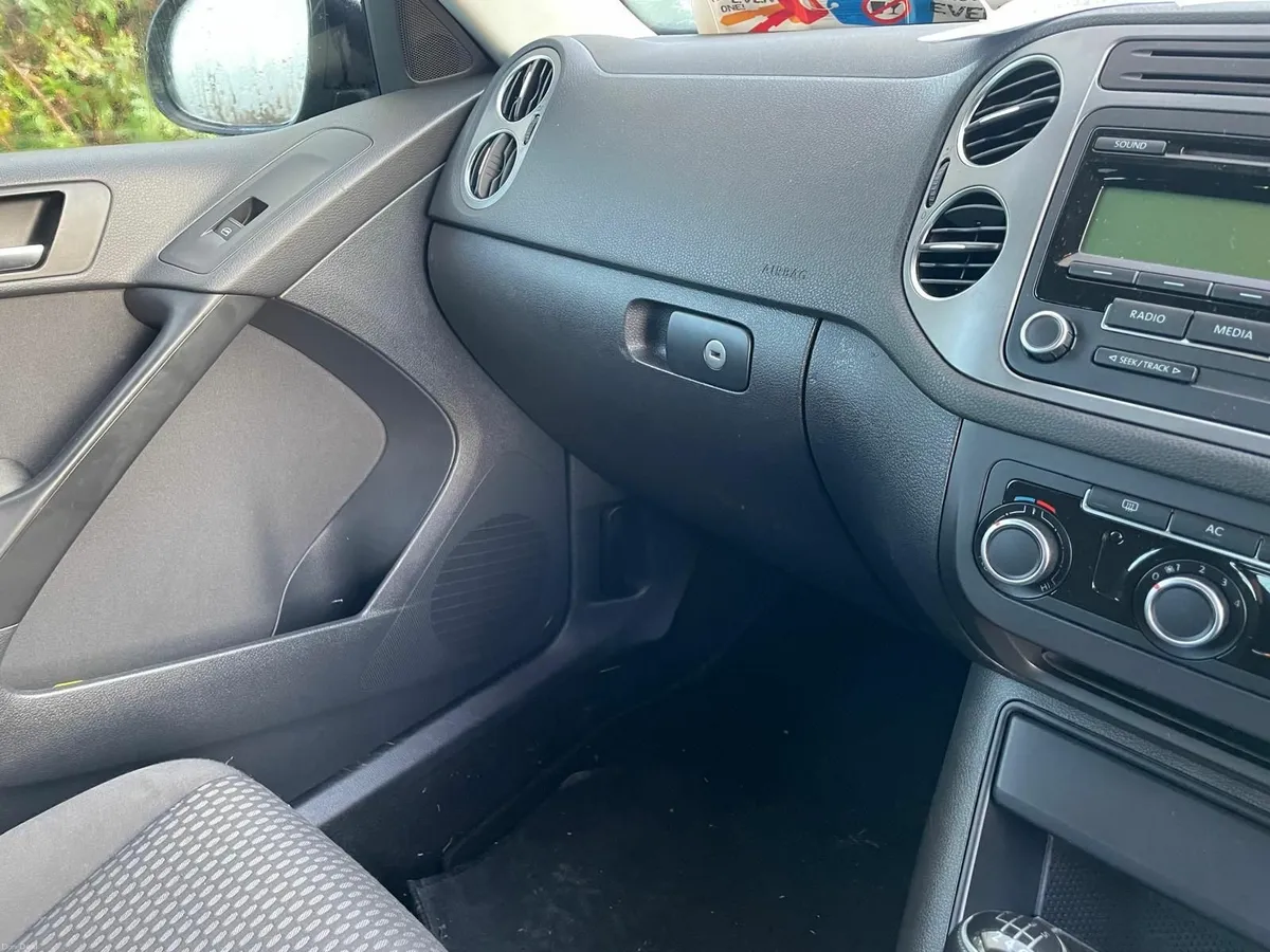 Volkswagen Tiguan 2011 - Image 4