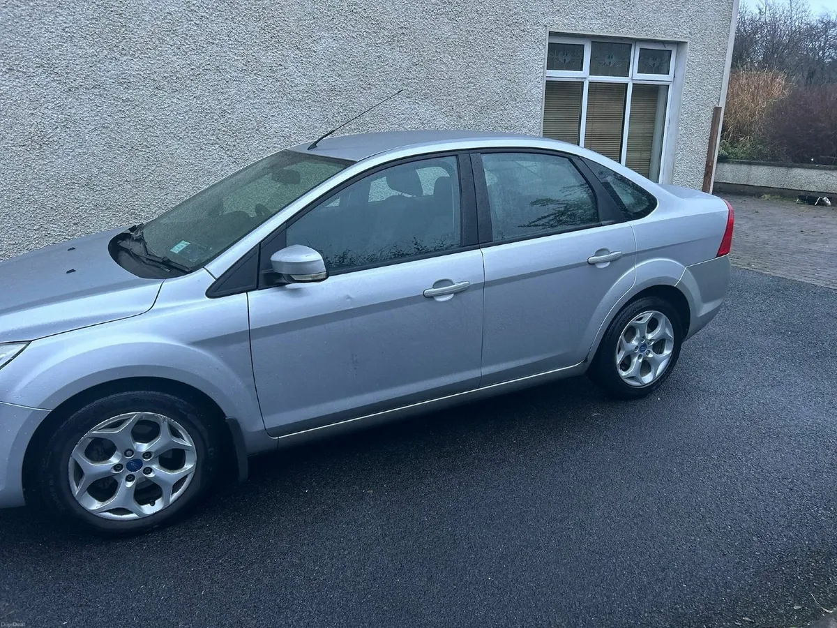 Ford Focus 2011 - Image 2