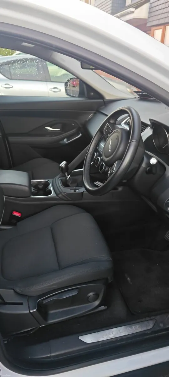 Jaguar E-Pace 2019 - Image 4