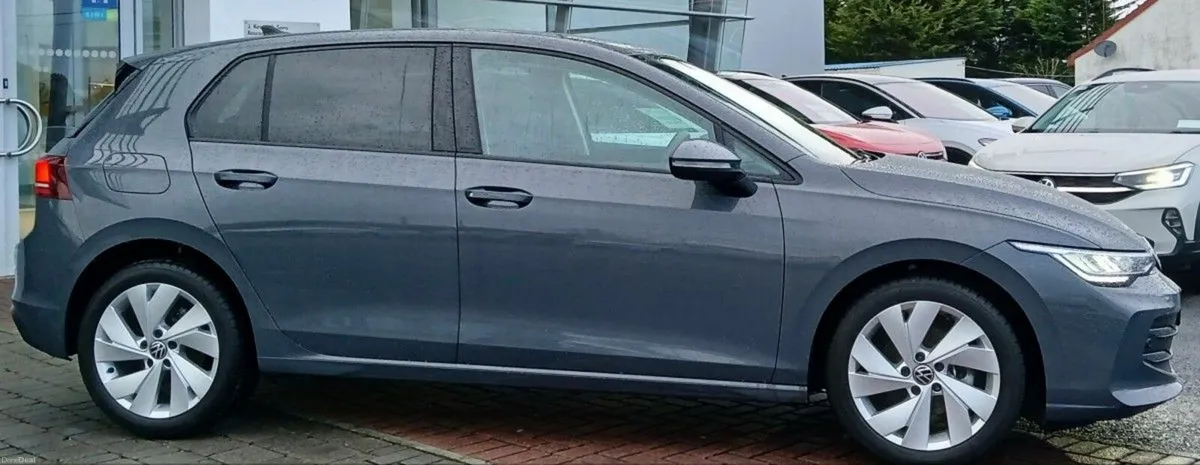 Volkswagen Golf Edition 75 2.0TDI 116HP *PARK ASSI - Image 2