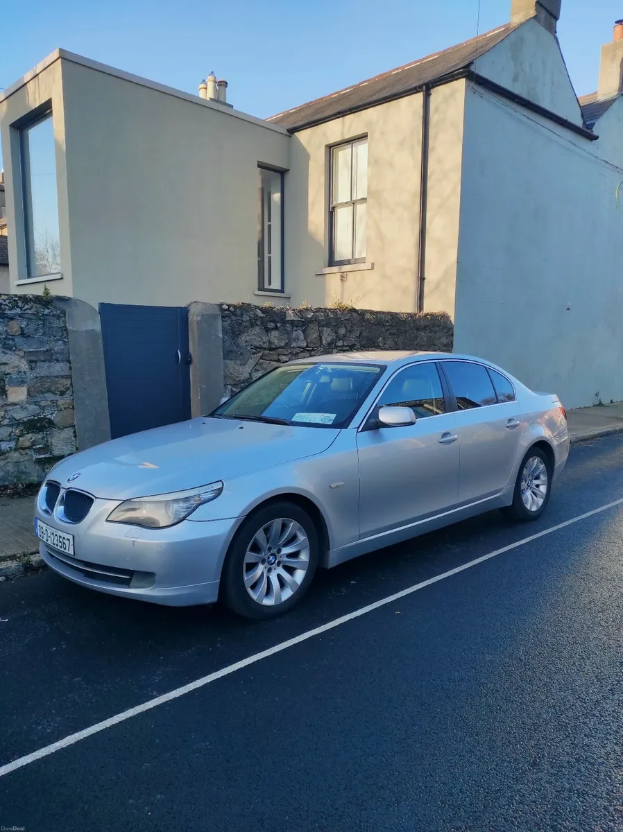 BMW 5-Series 2009 - Image 1