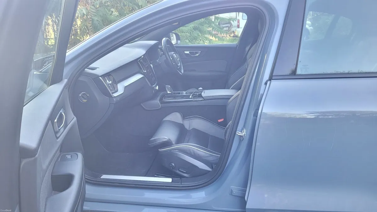 Volvo S60 2022 - Image 4