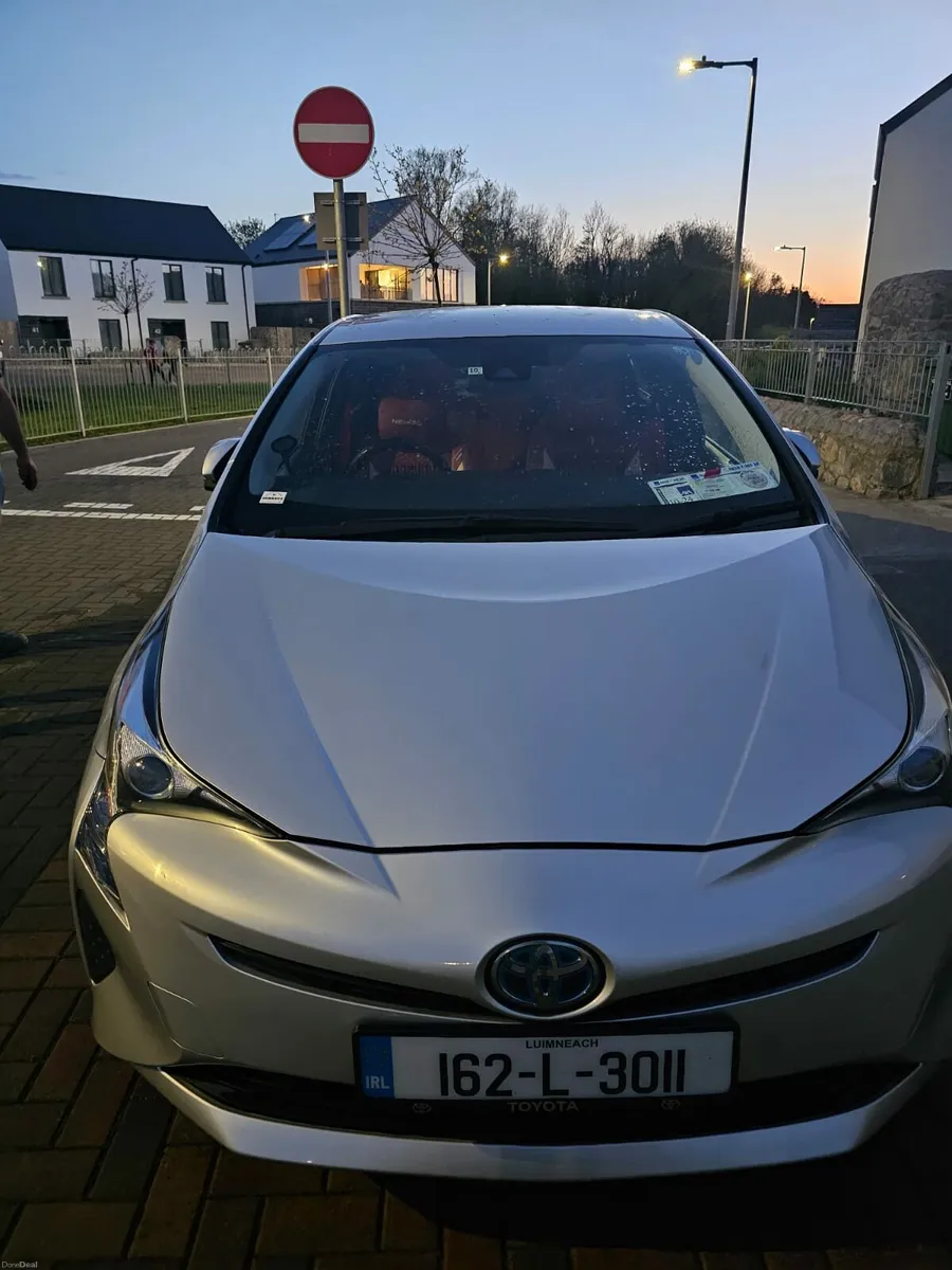 Toyota prius 20162 - Image 2