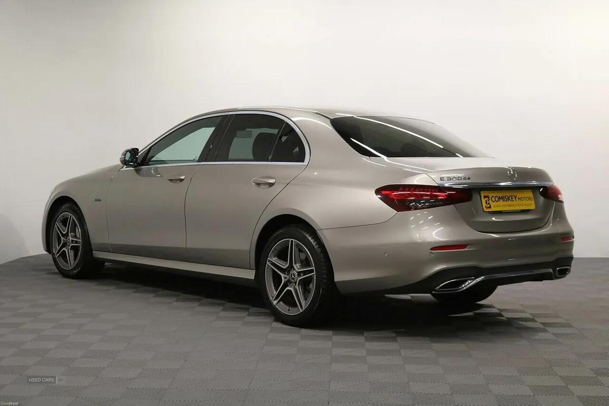 Mercedes-Benz E-Class E300de AMG Line - Image 4