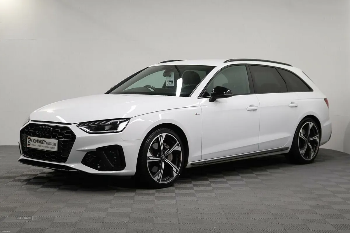 Audi A4 Avant TDI 40 Black Edition S Tronic Quattr - Image 3