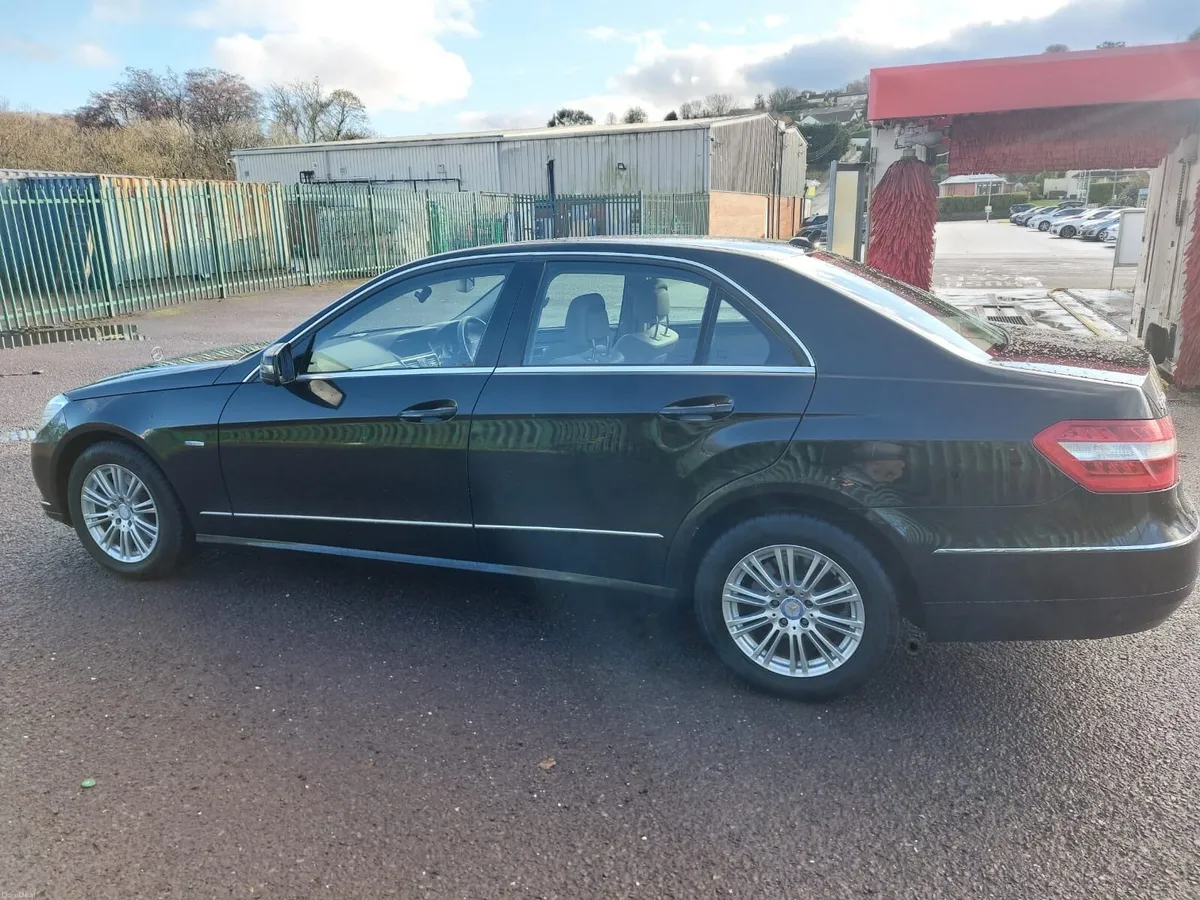 Mercedes E250 - Image 4