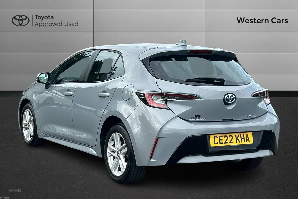 Toyota Corolla 1.8 VVT-h Icon CVT Euro 6 (s/s) 5dr - Image 4