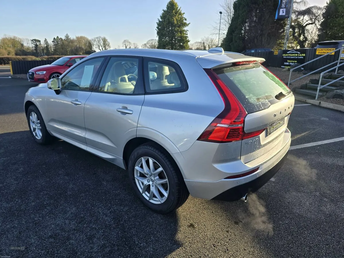 Volvo XC60 Momentum Pro - Image 3
