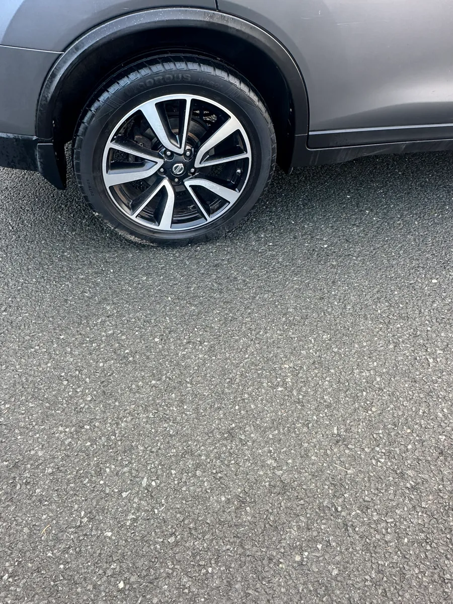 142 Nissan X Trail 7 seater - Image 3