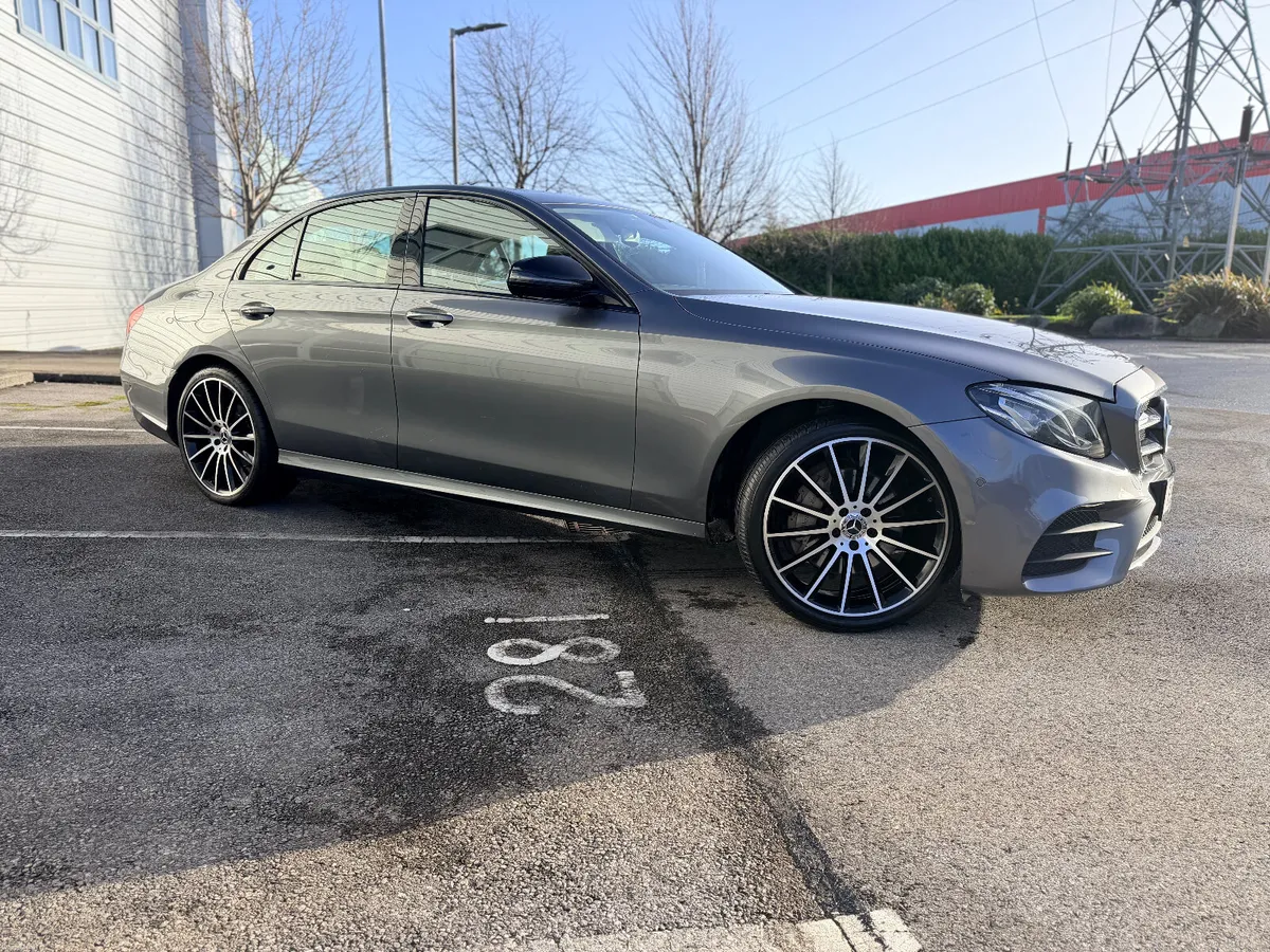 192 Mercedes-Benz E-Class E200 With AMG Night Pack - Image 5