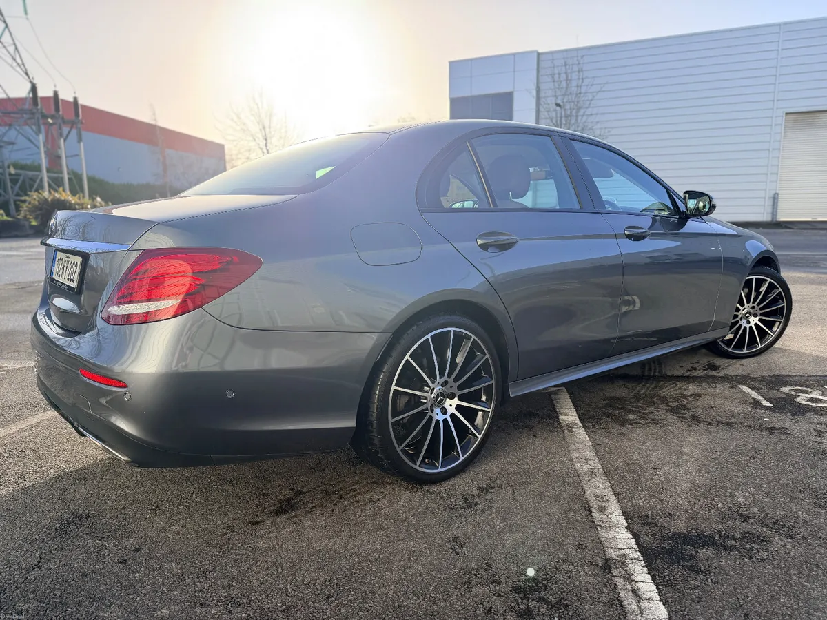 192 Mercedes-Benz E-Class E200 With AMG Night Pack - Image 6