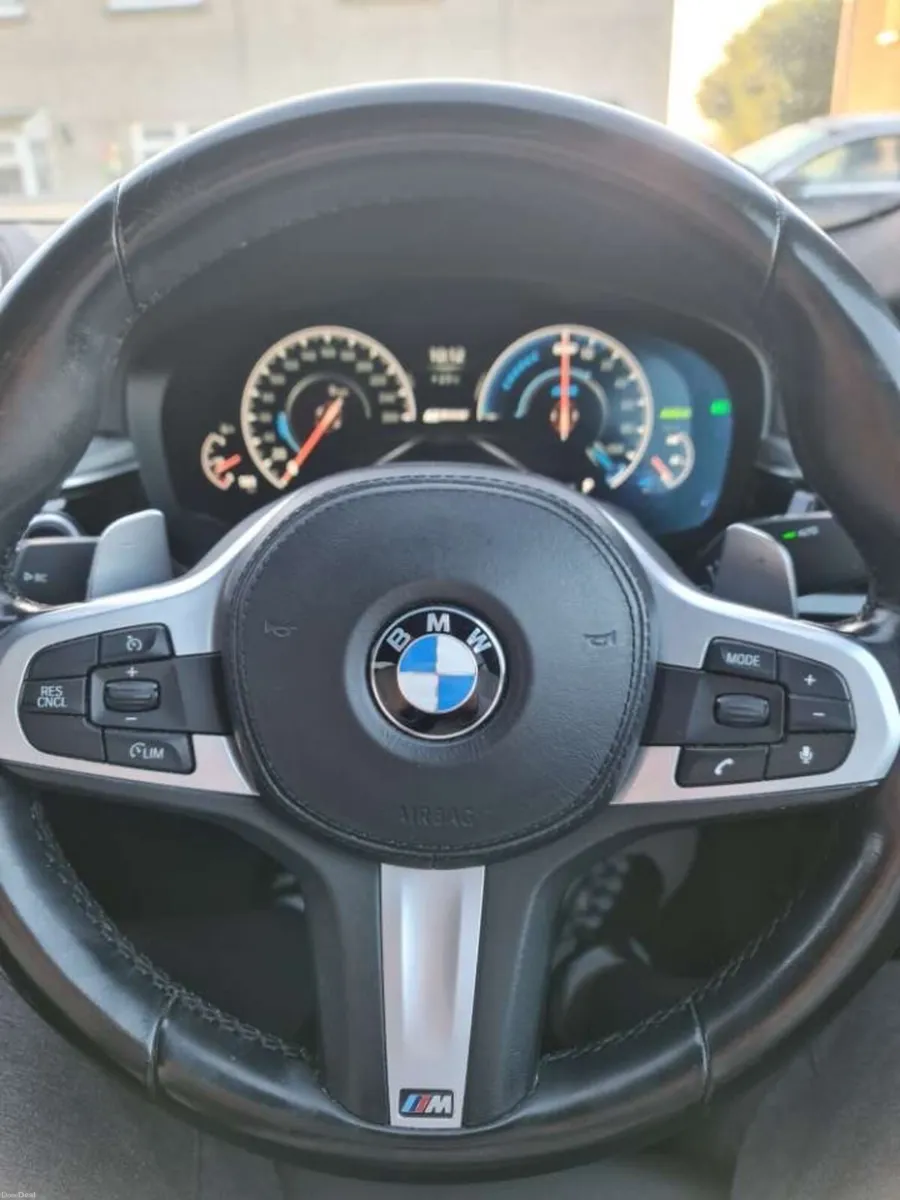 182 BMW 5-Series 530e M-Sport - Image 4