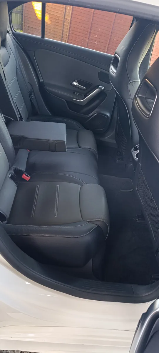 Mercedes A200d-Premium AMG Line Night Edition TOP - Image 2