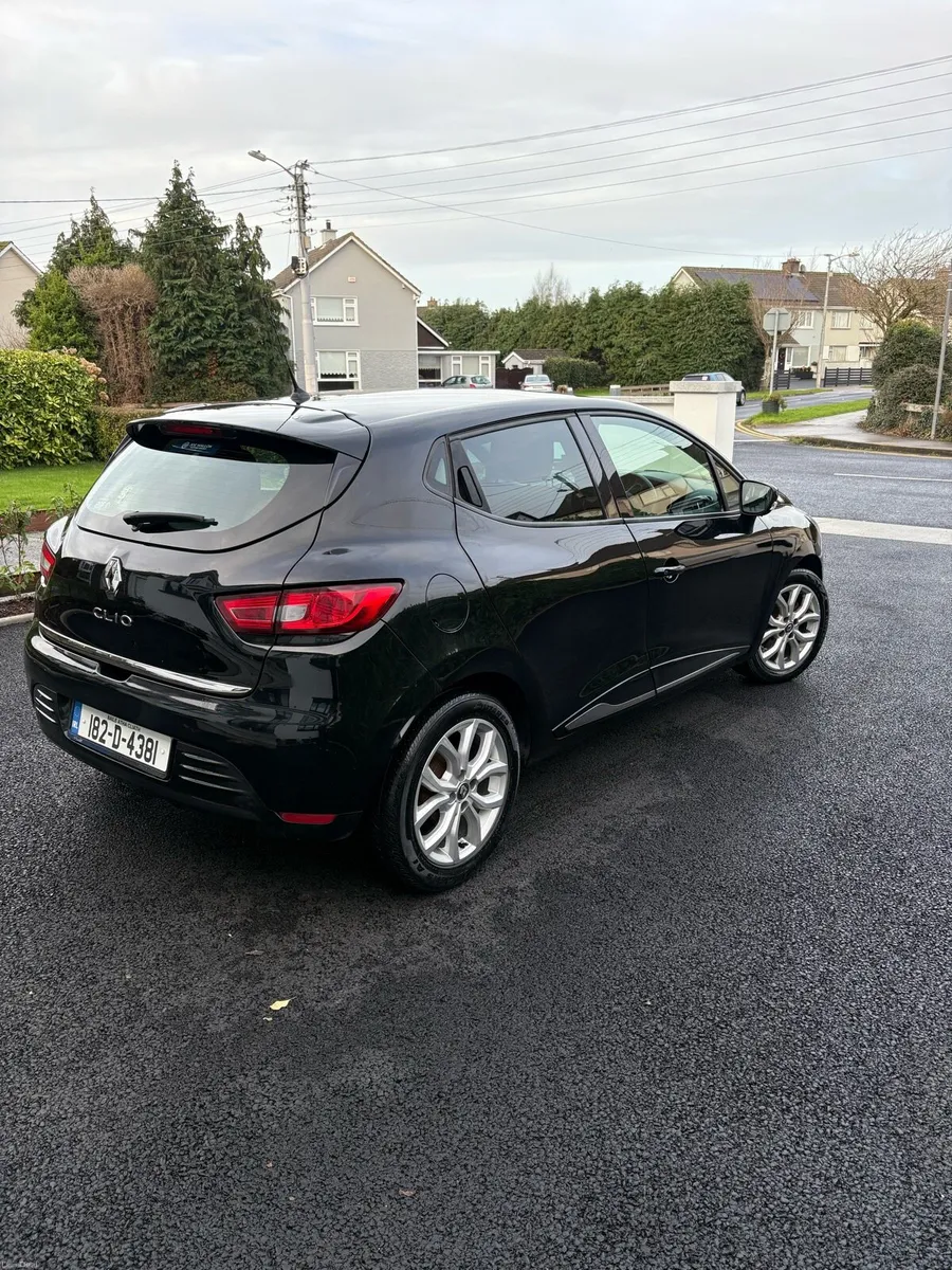 **Renault Clio** - Image 1