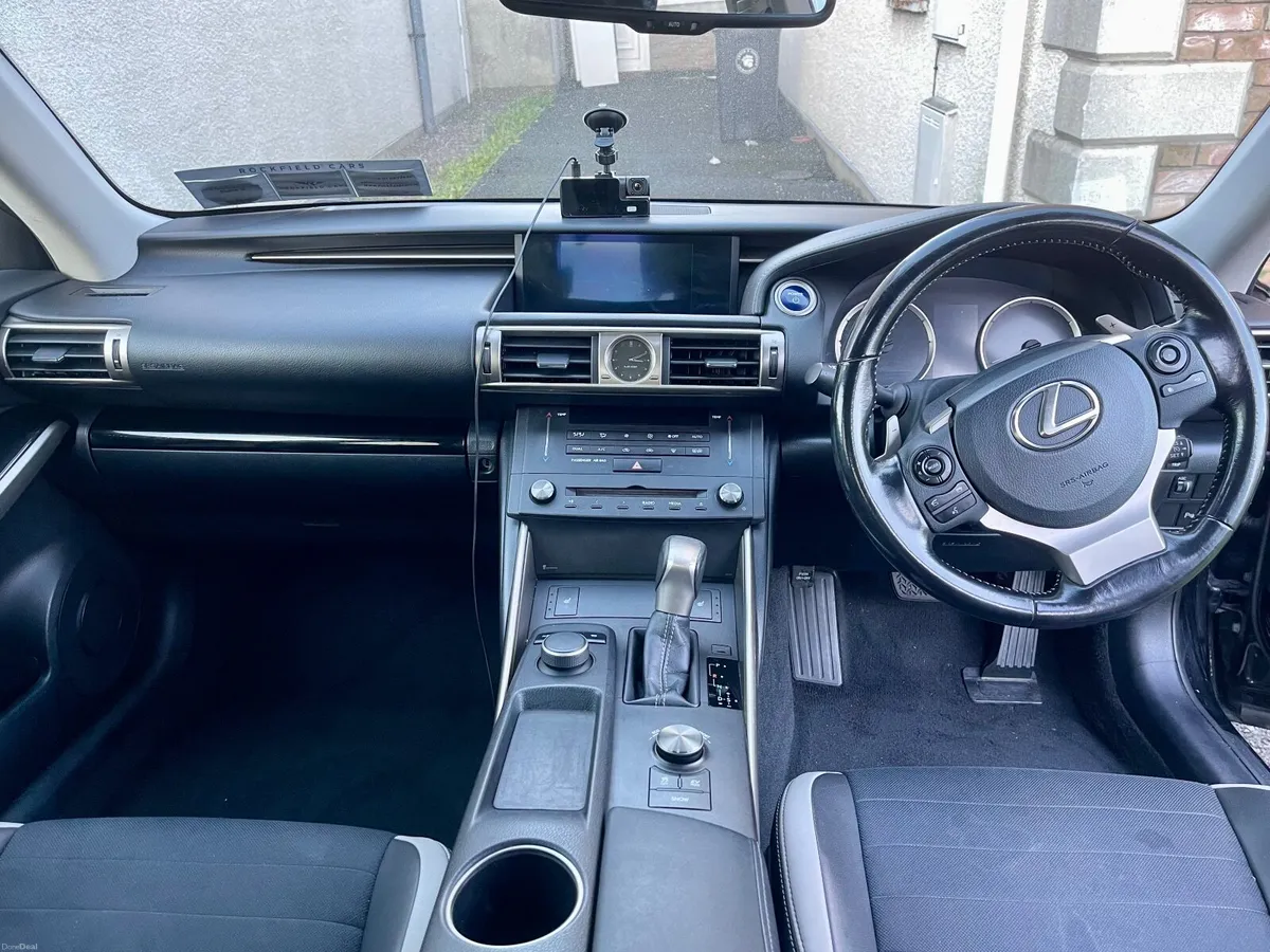 Lexus IS 2016 - Image 4
