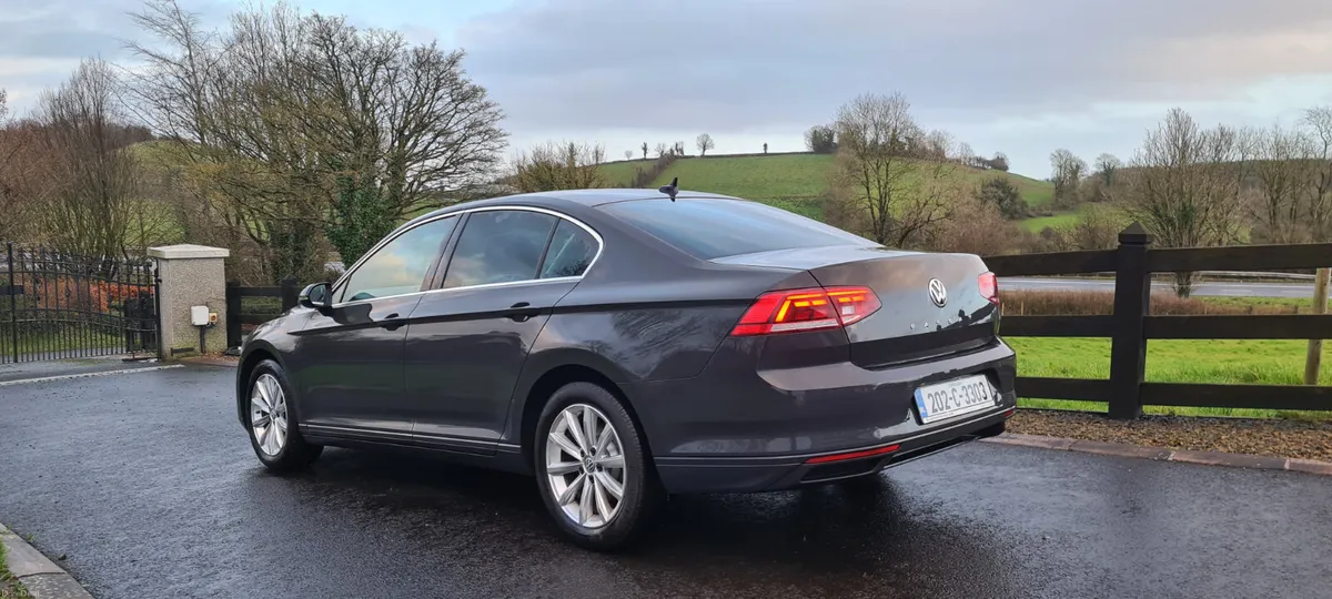 Volkswagen Passat 2020 - Image 2