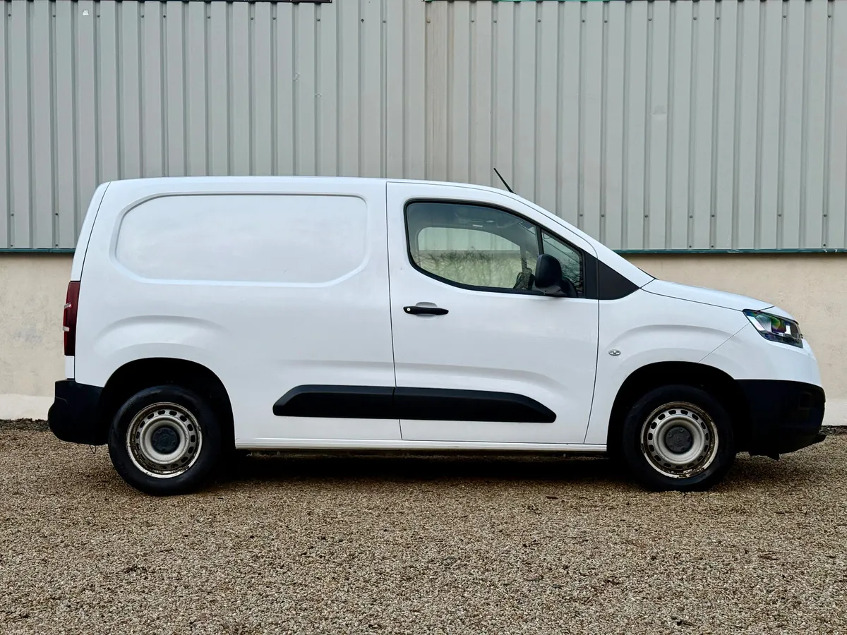 Toyota Proace 3 Seater 1.5d SWB with Vat - Image 3