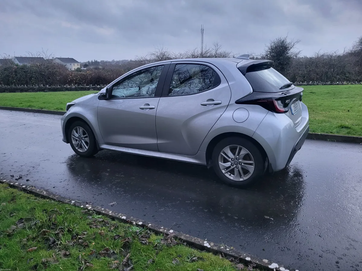 Toyota Yaris Hybrid Automatic - Image 4