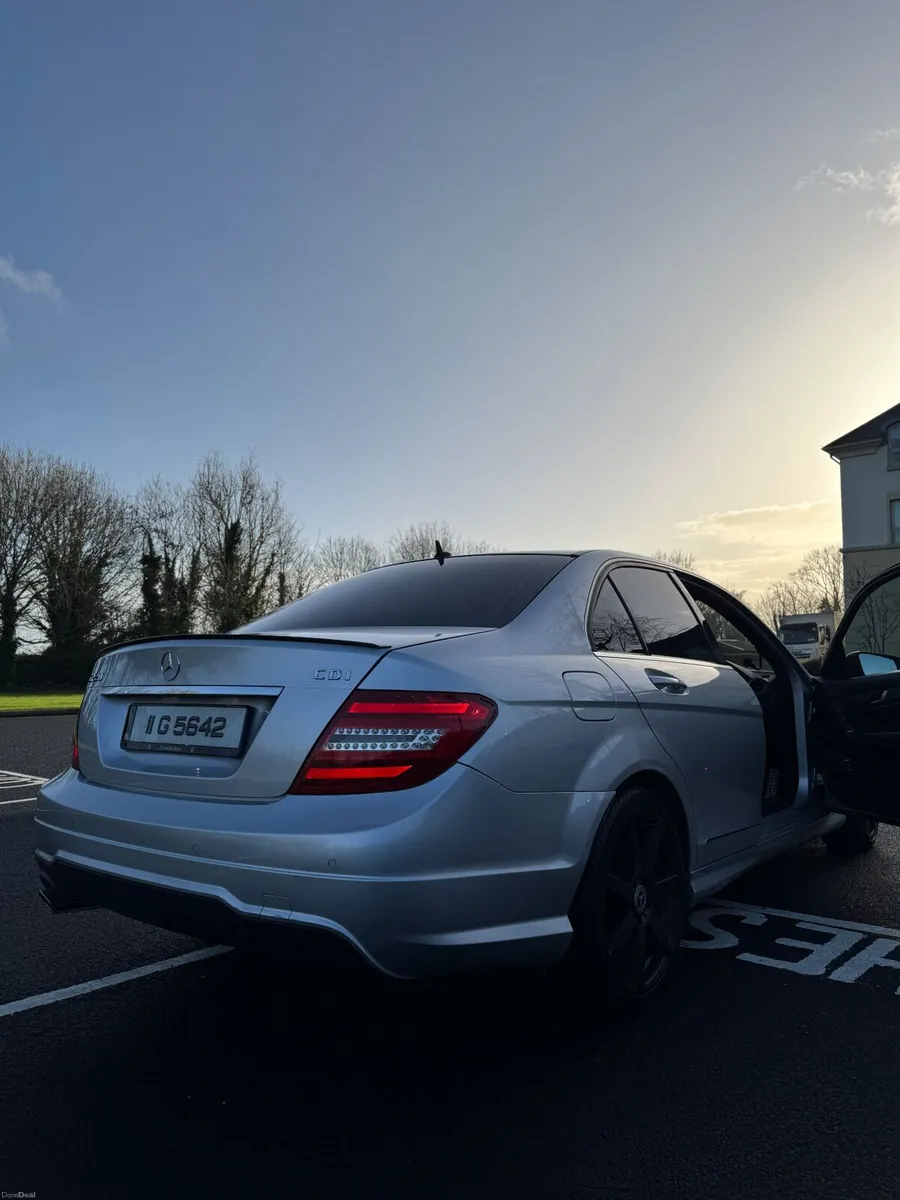 Mercedes-Benz C-Class 2011 - Image 2