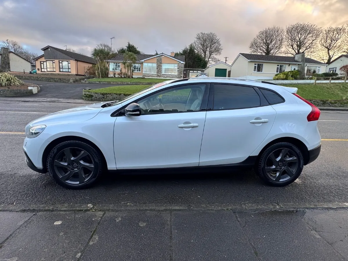 Volvo V40 2016 2.0 D4 CROSS COUNTRY | GREAT OFFER - Image 3