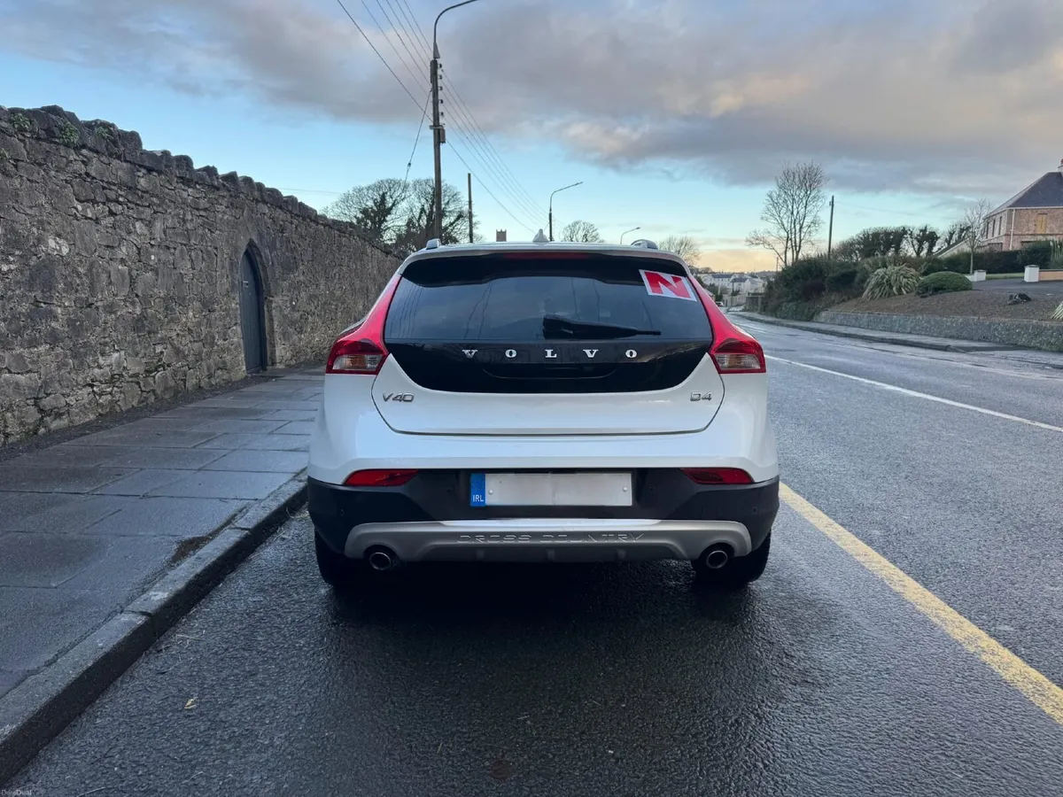 Volvo V40 2016 2.0 D4 CROSS COUNTRY | GREAT OFFER - Image 4