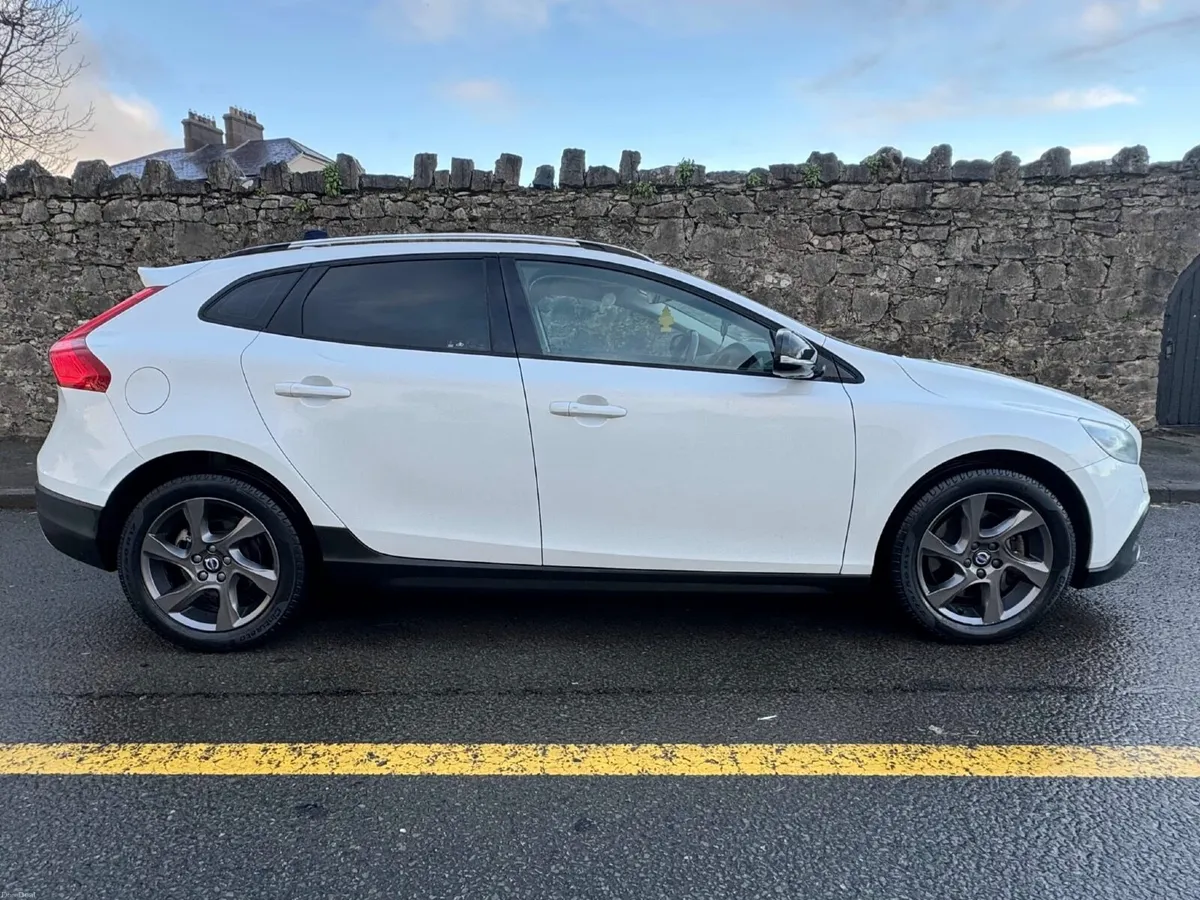 Volvo V40 2016 2.0 D4 CROSS COUNTRY | GREAT OFFER - Image 4