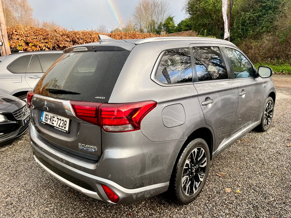 16 Mitsubishi Outlander PHEV•Auto•4WD•Hybrid - Image 6