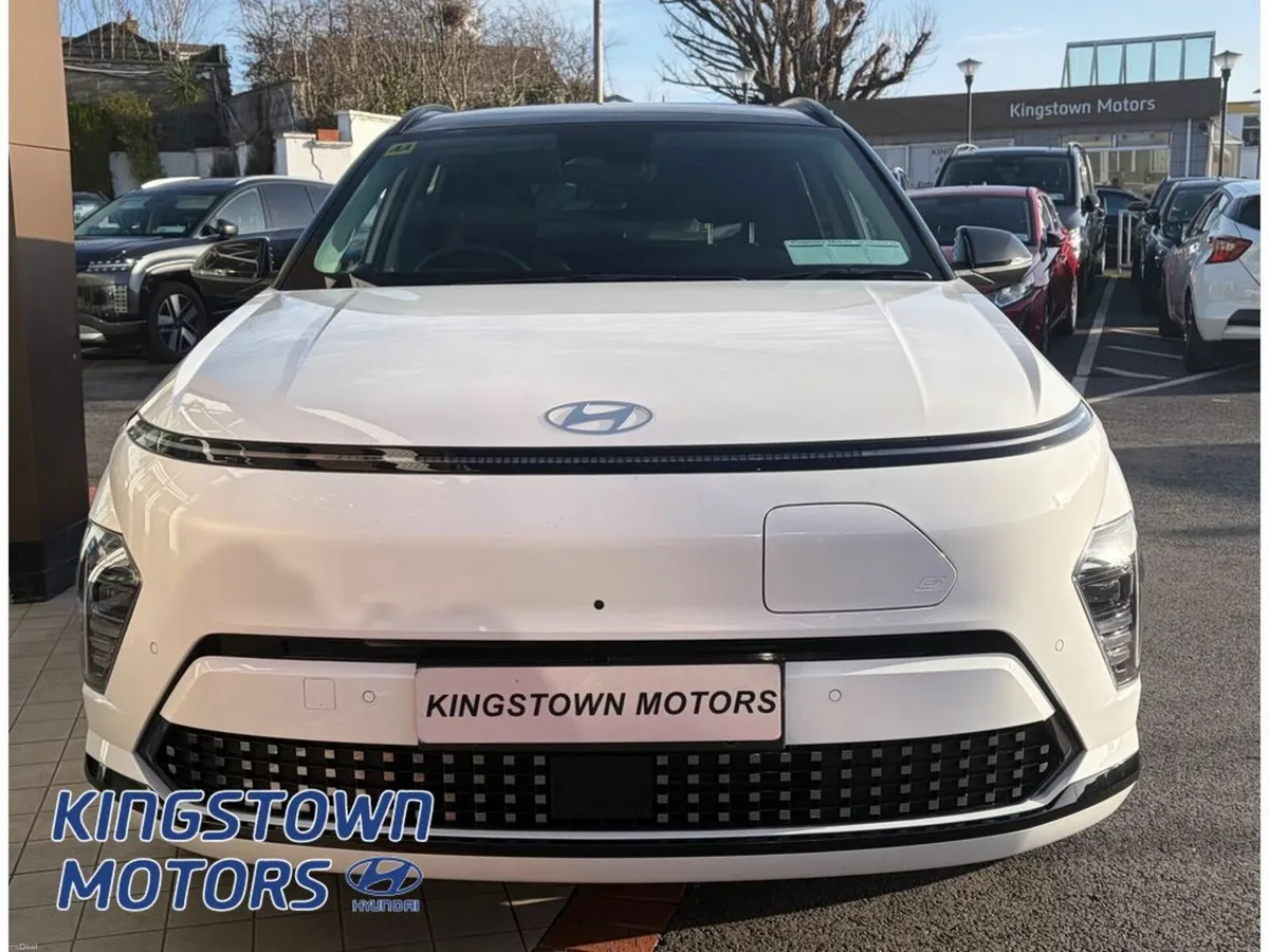 Hyundai KONA Platinum 65Kw two tone - Image 2