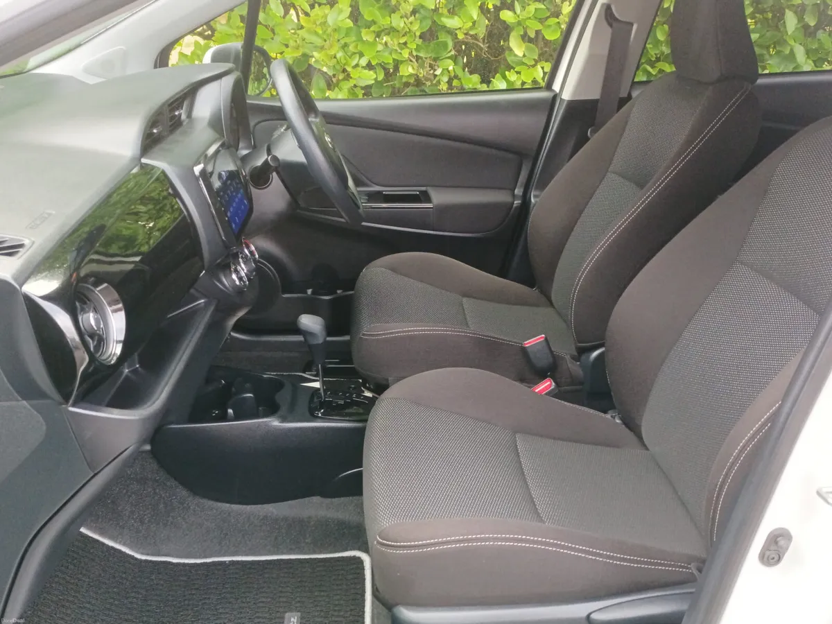 Immaculate Toyota Yaris 1.3 petrol automatic, 2019 - Image 3