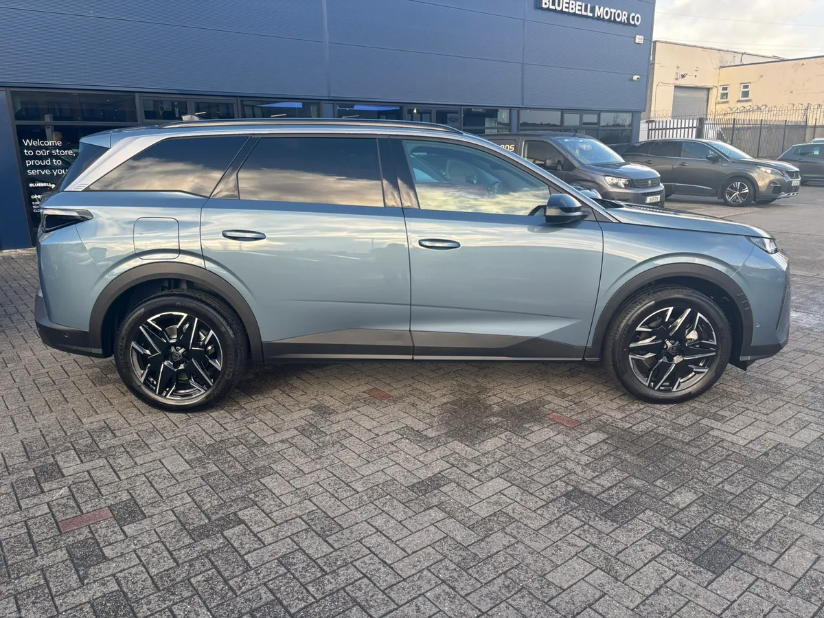New Peugeot 5008 Allure Hybrid - Image 3