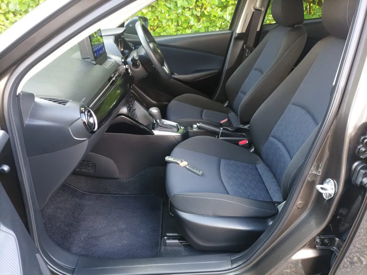 Low Mileage Spotless Mazda 2 1.3 Automatic, 2015 - Image 4