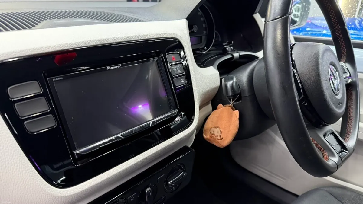 Volkswagen Up! 1.0 Automatic - Image 4