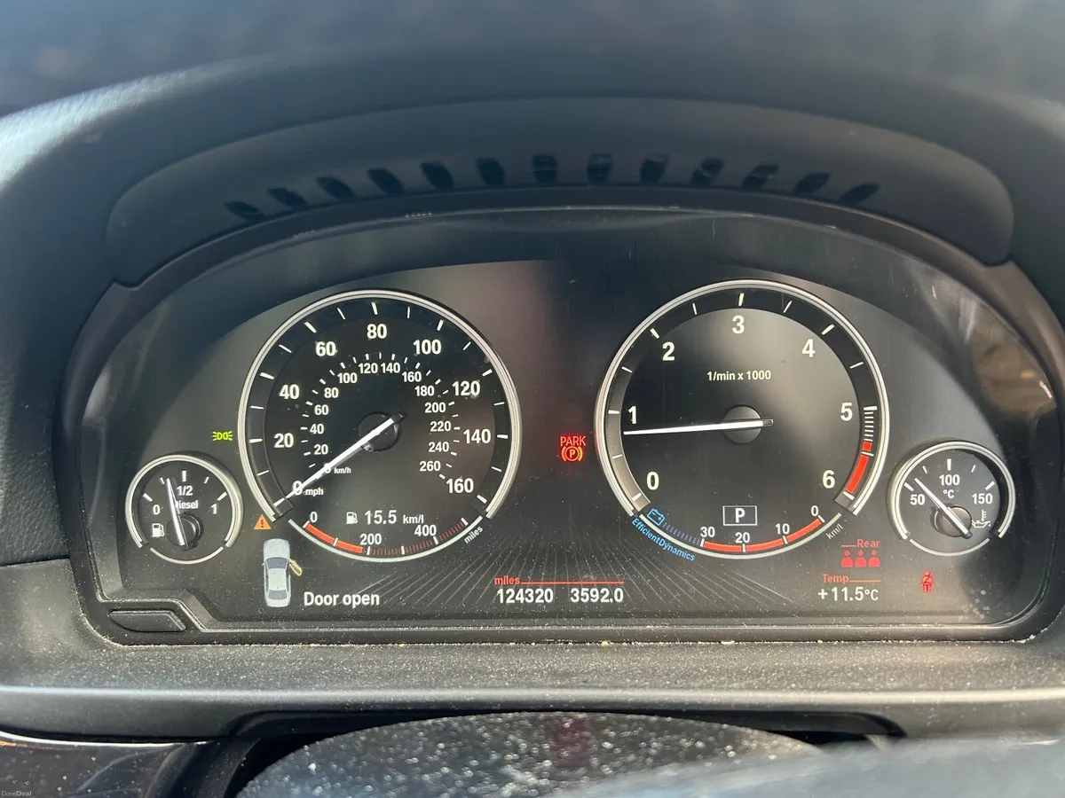 BMW 5-Series 2015. 520 SE automatic - Image 3