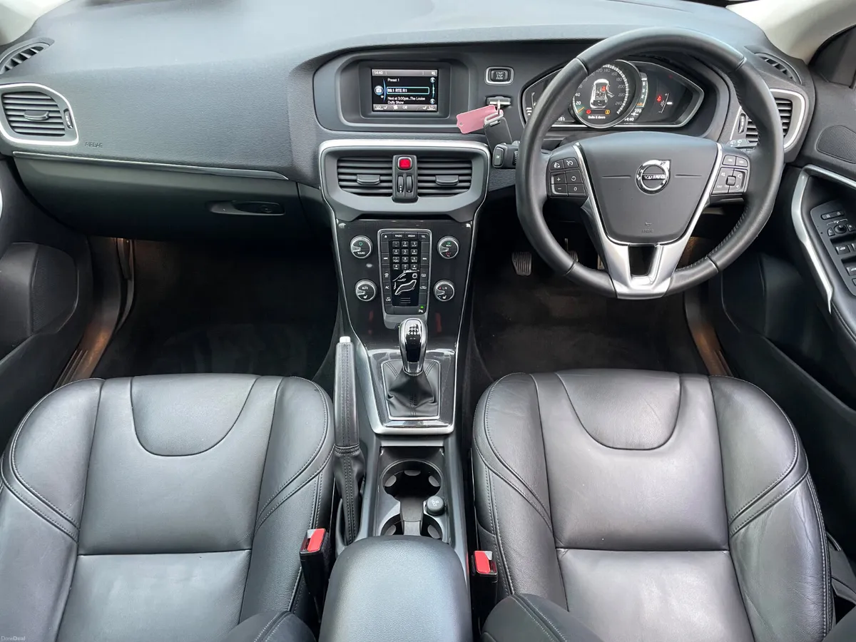 MOMENTUM-LEATHER-BLUETOOTH STREAMING-VOLVO S/H - Image 3