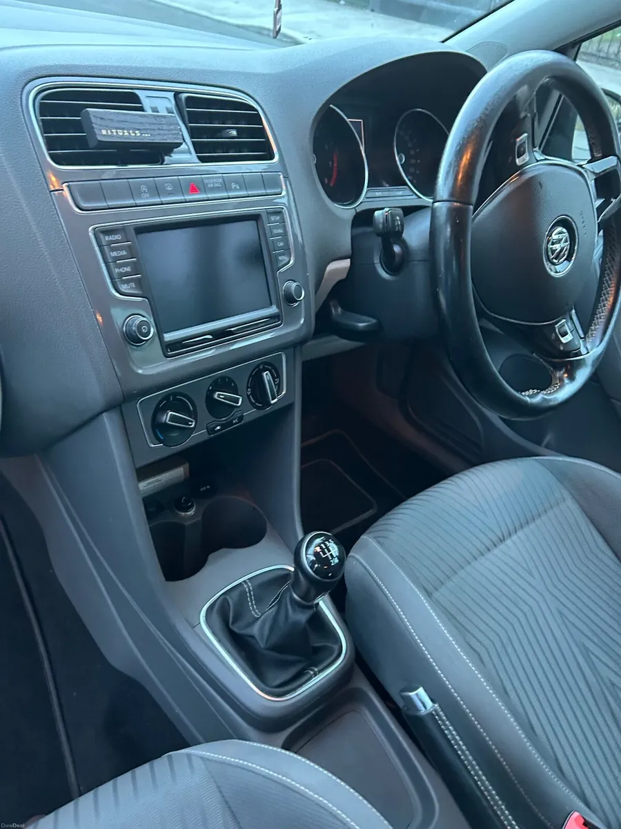 Volkswagen Polo 2015 - Image 3