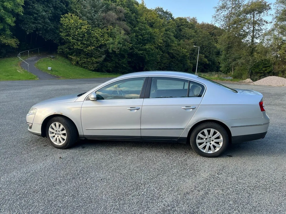 Volkswagen Passat 2009 - Image 4