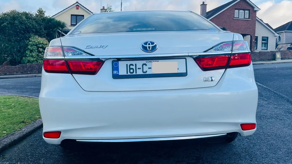 Toyota Camry Hybrid – Low km, NCT 11/2027 - Image 3