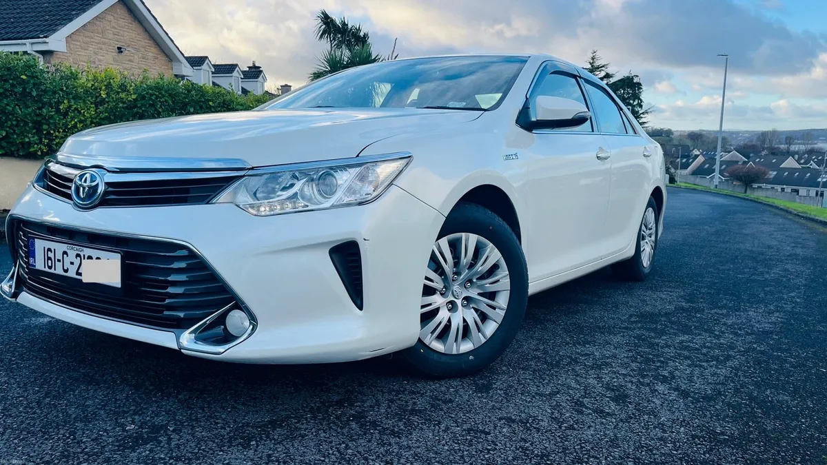 Toyota Camry Hybrid – Low km, NCT 11/2027 - Image 1