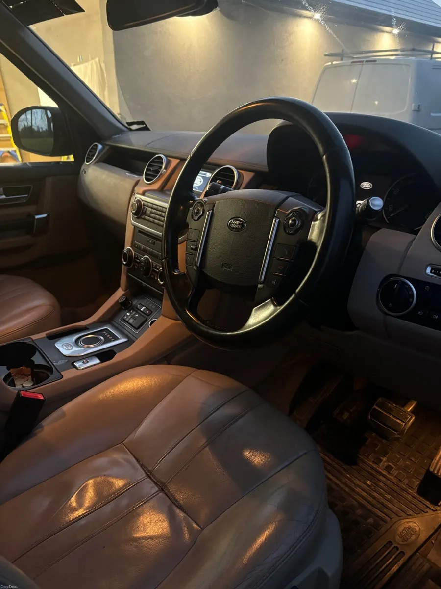 Land Rover Discovery 2015 - Image 2