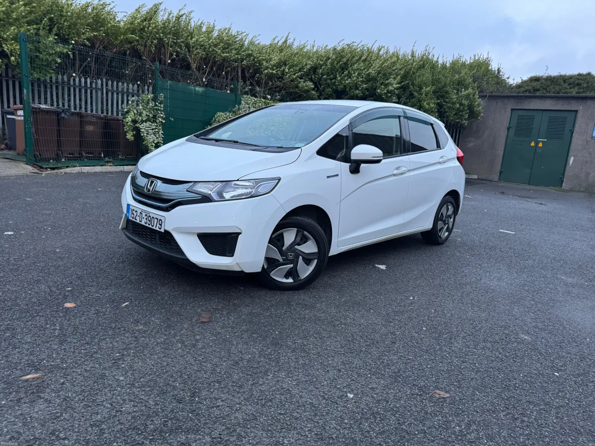 Honda Fit 2015 hybrid 1.5 Automatic - Image 2