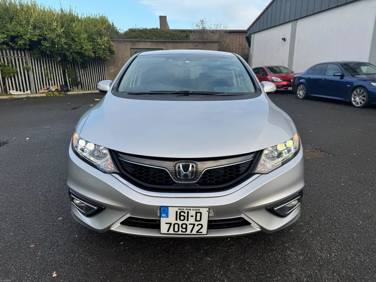 Honda Jade 2016 Hybrid 1.5 automatic 6 seats - Image 3