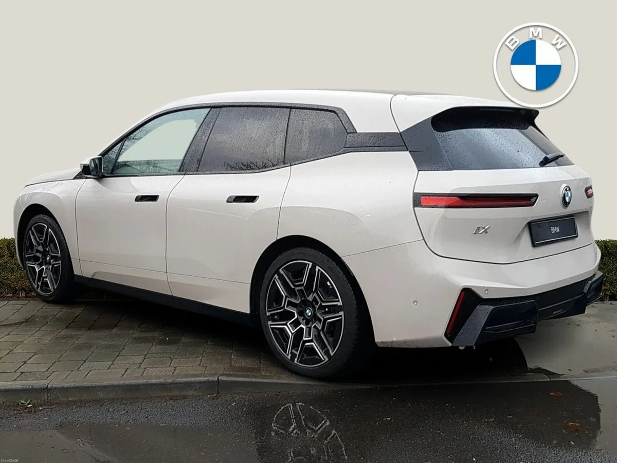 BMW iX xDrive45 M Sport - Image 2