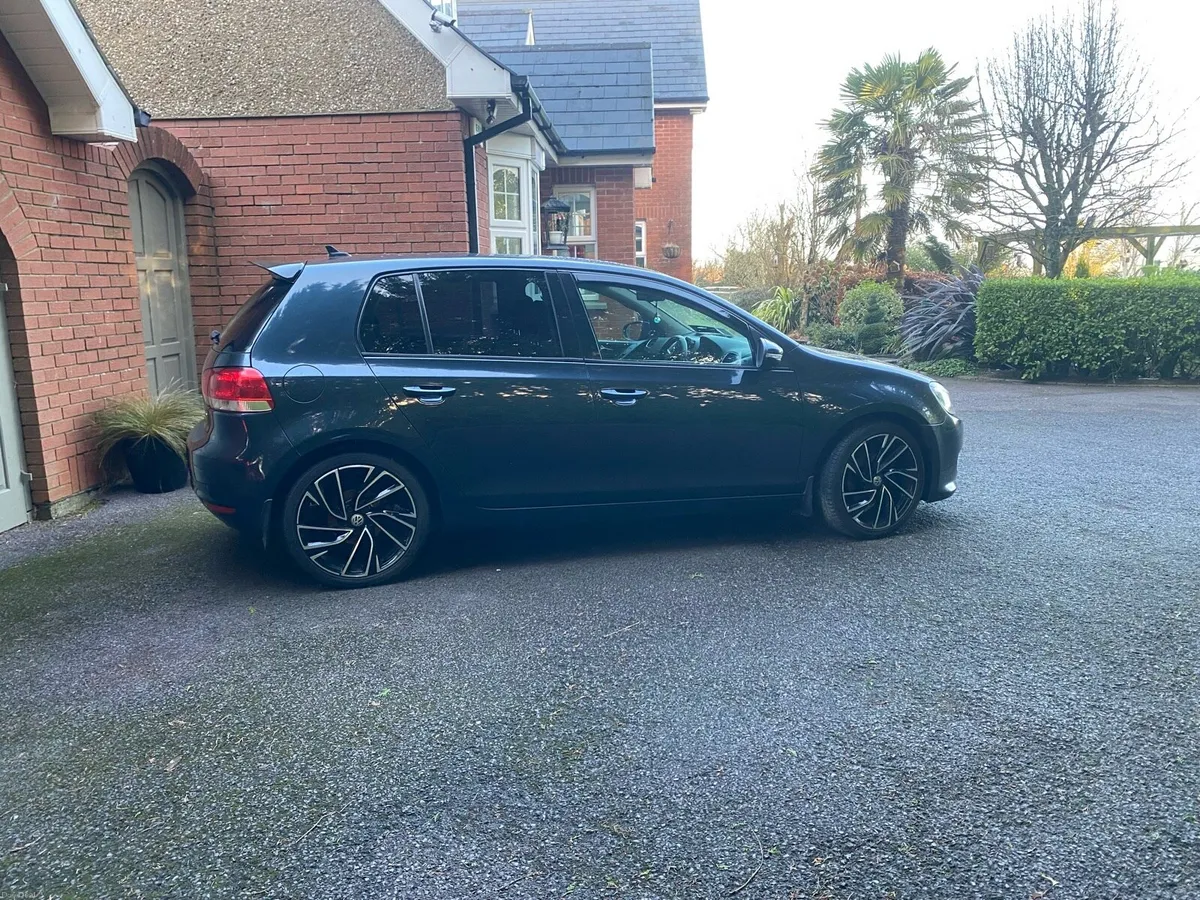 Volkswagen Golf-New Add - Image 1