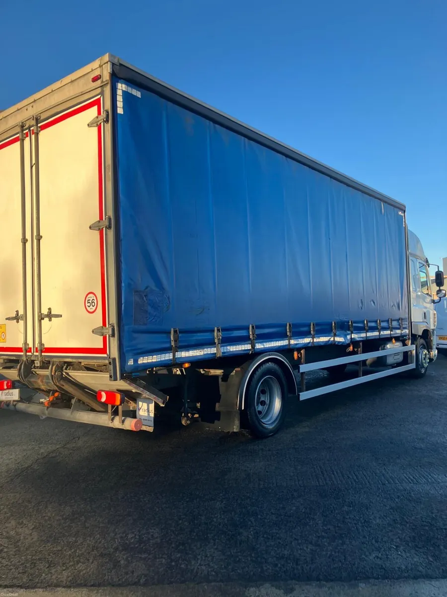 DAF CF 250 18t Sleeper Cab Automatic 2016 - Image 2