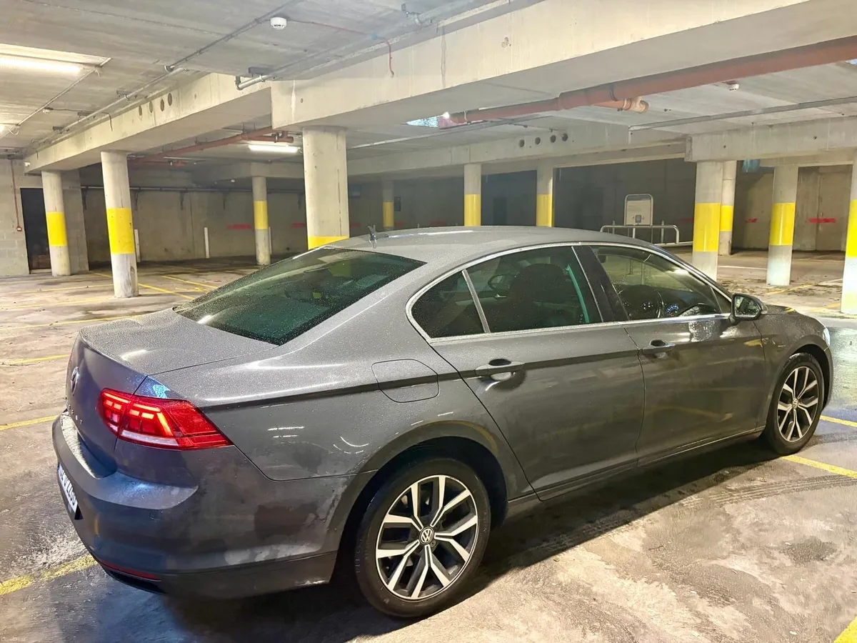 Volkswagen Passat 1.6 TDI DSG AUTO - Image 3